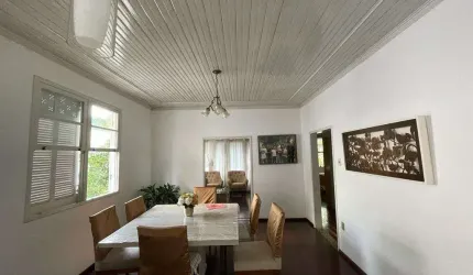 Casa Residencial de 4 dorms no bairro Jardim Atlântico