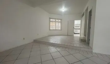 Ampla Casa Com 05 Dormitórios Em Balneário!
