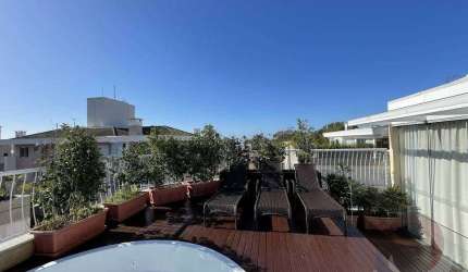 Cobertura de 4 dorms no bairro Campeche