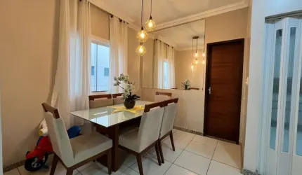 Casa Duplex 4 Quartos sendo 3 suítes  Condomínio Algas Marinhas  , próximo a praia do Flamengo.