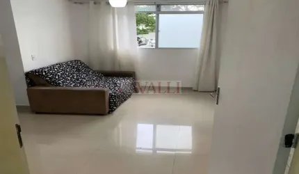 Apartamento no térreo, 02 dormitórios, 01 vaga de garagem e lazer.