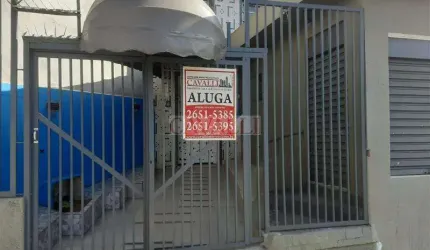 Sala com banheiro privativo e excelente localização.