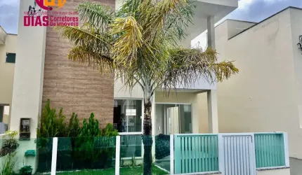 Vendo Casa nova em Casa em Condomínio Foz do Joanes em Buraquinho com 145m2, 4 suítes completas , cozinha e área de serviço com armários.