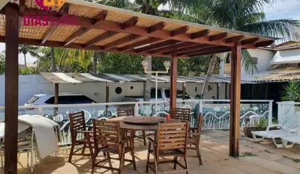 Vendo em oportunidade 2 casas em um terreno com 518m2 de área total com clube com piscina  espaço gourmet garagem coberta com 5/4, sendo 3 suítes em Ipitanga próximo praia  em rua familiar e super seg