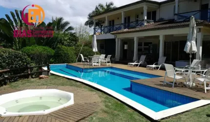 Alugo Casa com 1.100m2 vista mar de Alto Padrão em Patamares dentro de condomínio  fechado com 5/4,  suítes , piscina particular, varandas, mobiliada ou a combinar