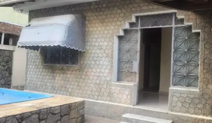 Ótima casa em excelente ponto comercial no centro de Campo Grande RJ