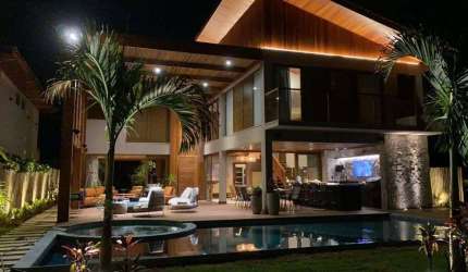 Casa Luxuosa composta de 6/4 sendo 4 lindas suítes - Praia do Forte/BA