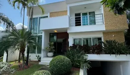 Casa de Alto Padrão à Venda no Condomínio ALPHAVILLE 1, Salvador