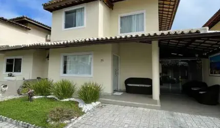 Casa à venda em condomínio localizado em Lauro de Freitas, próximo ao Parque Shopping
