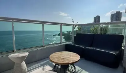 Conheça este belíssimo apartamento no Costa España, localizado na Avenida Oceânica, em Ondina.
