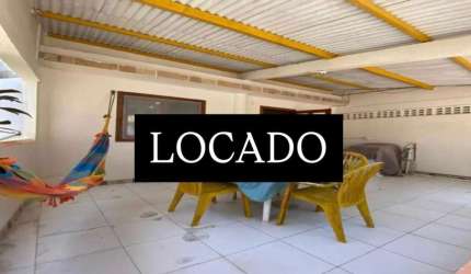 Casa aconchegante com 2 suítes, varanda e garagem,  a apenas 2 minutos da praia do Piruí, a melhor de Arembepe.
