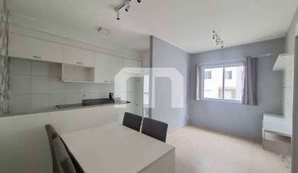 Apartamento semi mobiliado, 1 dormitório, armários planejados