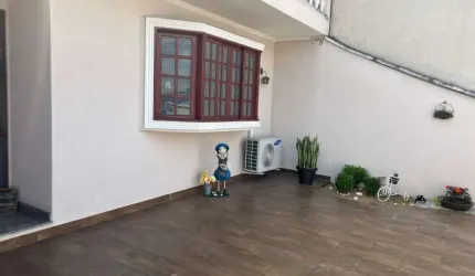 CASA AMPLA COM 3 QUARTOS À VENDA NA VILA GALVÃO EM JUNDIAÍ