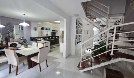 CASA À VENDA COM 3 QUARTOS E JACUZZI, CONDOMÍNIO RESERVATTO, ENGORDADOURO!