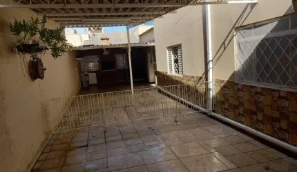 TERRENO COM DUAS CASAS PRÓXIMO AO MAXI SHOPPING, BAIRRO JARDIM RIO BRANCO!