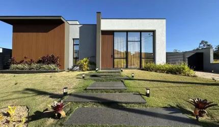 CASA DE CONDOMÍNIO À VENDA NO TERRAS DA ALVORADA, COM 04 SUÍTES!