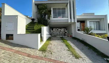Casa Sobrado com 3 dormitórios à venda no bairro das Das Capitais em Timbó/SC.