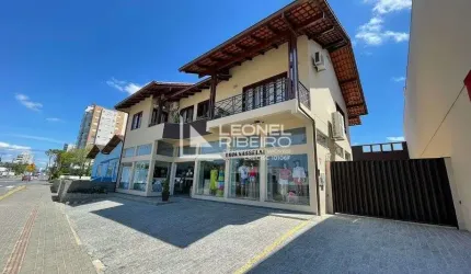 Casa á venda com 3 dormitórios no bairro Capitais em Timbó/SC