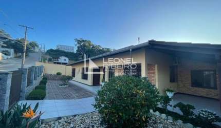 Casa com 4 dormitórios à venda no bairro dos Estados em Timbó/SC