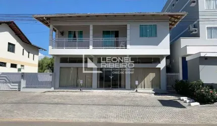 Casa com 3 dormitórios à venda no bairro Capitais em Timbó/SC