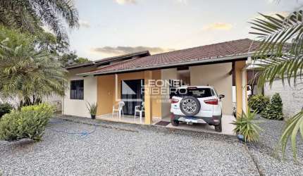 Casa à venda com 2 dormitórios, 90 m² no bairro Centro em Benedito Novo-SC
