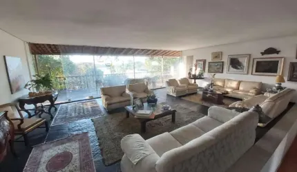 Casa com lote aproximado de 1000m² - 7 quartos, sendo 01 suíte com closet - 8 vagas - Pampulha