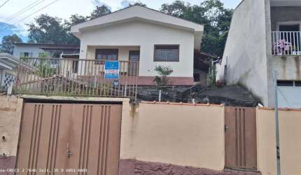 Casa para Venda em Caldas, Olaria, 4 dormitórios, 1 banheiro, 1 vaga