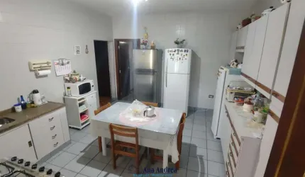 Taboão da Serra, casa térrea com 04 vagas cobertas