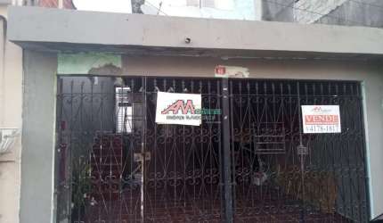 Sobrado 3 dormitórios, 1 sala, 1 cozinha, quintal. Edícula nos fundos quarto e cozinha. Obs. Precisa de reforma Somente a vista