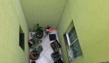 Ótimo Sobrado, 3 dormitórios, 1 suíte, 1 sala, 1 cozinha planejada, 3 banheiros, quintal, 2 vagas, área de serviço, jardim de inverno, imóvel de 2014, sobrado com sacada.