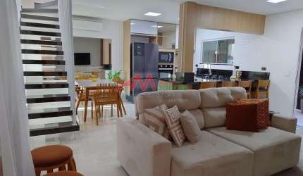 Vende-se Sobrado de Alto Padrão – 200 m²  Descrição do Imóvel:  Área Total: 200 m² Dormitórios: 3, sendo 1 suíte Detalhes: Dormitórios com planejados de alta qualidade Cozinha: Ampla e totalmente equi
