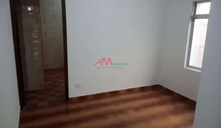Maravilhoso sobrado localizado no Bairro Pauliceia em São Bernardo do Campo. Possui 3 amplos dormitórios, 1 banheiro com box de vidro. Sala em piso cerâmico, lavabo, copa/cozinha, lavanderia coberta e