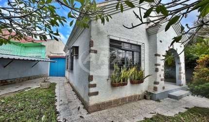 Casa com 3 quartos à venda na Rua Vinte e Quatro de Junho, Passo da Areia, Porto Alegre por R$ 470.000