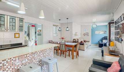 Casa com 2 quartos à venda na Rua Breno Arruda, 151, Santa Maria Goretti, Porto Alegre por R$ 530.000