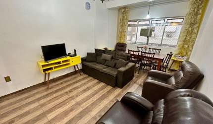 Apartamento de 2 dormitórios 90m² na quadra da praia mobiliado