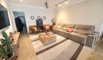 Apartamento de 3 dormitórios 240m² na quadra da praia noEmbare