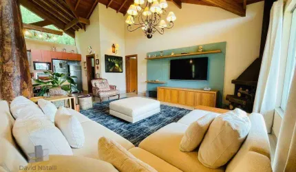 Chácara Exclusiva com 3 Casas e Casa de Lazer