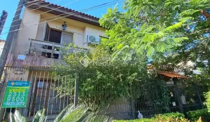 Casa com 3 quartos à venda na Rua Fortunato Della Casa, 25, Espírito Santo, Porto Alegre, 156 m2 por R$ 750.000