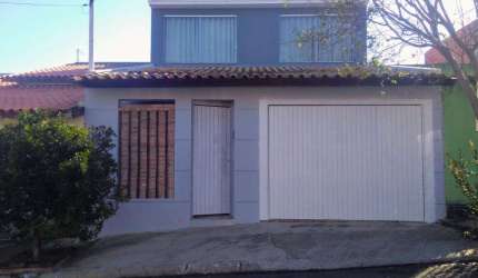 Lindíssimo sobrado com 3 suítes e acabamento de padrão – Conforto e sofisticação em cada detalhe!