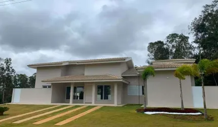 Belíssima casa a venda no condomínio Santa Barbara Resort Residence - Águas de Santa Barbara/SP.