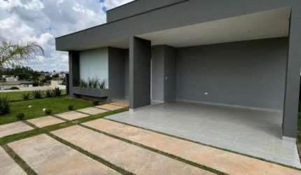 Lindíssima casa a venda no Condomínio Ninho Verde I Eco Residence - Porangaba/SP.