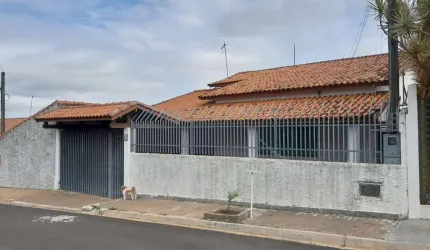 Casa à Venda no Centro de Boituva, Próxima à Praça da Bíblia