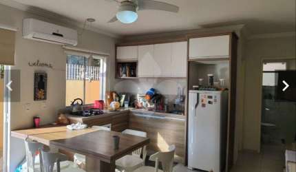 Apartamento com 2 quartos à venda na Servidão Dona Vitorina Lopes, 140, Campeche, Florianópolis por R$ 550.000
