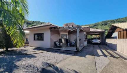 Casa em condomínio fechado com 3 quartos à venda na Geral Da Ressacada, 1000, Ressacada, Garopaba por R$ 689.000