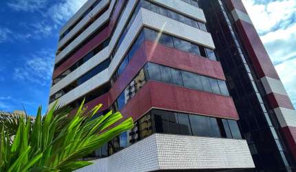 Este lindo apartamento está na melhor localização de Candelária, extremamente espaçoso, conservado e super bem distribuído.  Fica entre o Natal shopping e o arena das dunas. Perto de hospitais, superm
