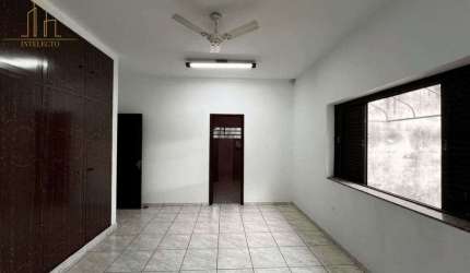 Casa comercial para alugar no Centro com 3 salas!