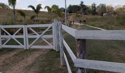 VENDE-SE BELÍSSIMO SÍTIO EM PORTO FELIZ - SP