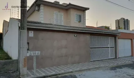 Sobrado à Venda com 3 dorm - 210m² - Villa Branca, Jacareí-SP