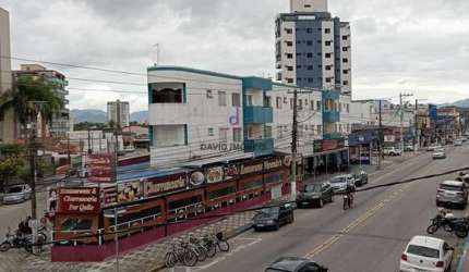 Apartamento Centro, com dois dormitórios, sendo uma suíte, sem vaga de garagem.