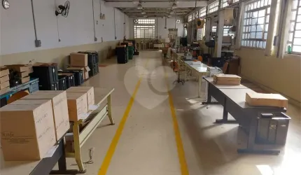 Prédio inteiro à venda em Vila Bertioga - SP